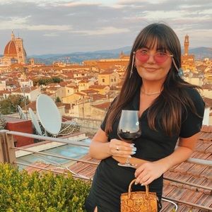 Meet your Posher, Caroline